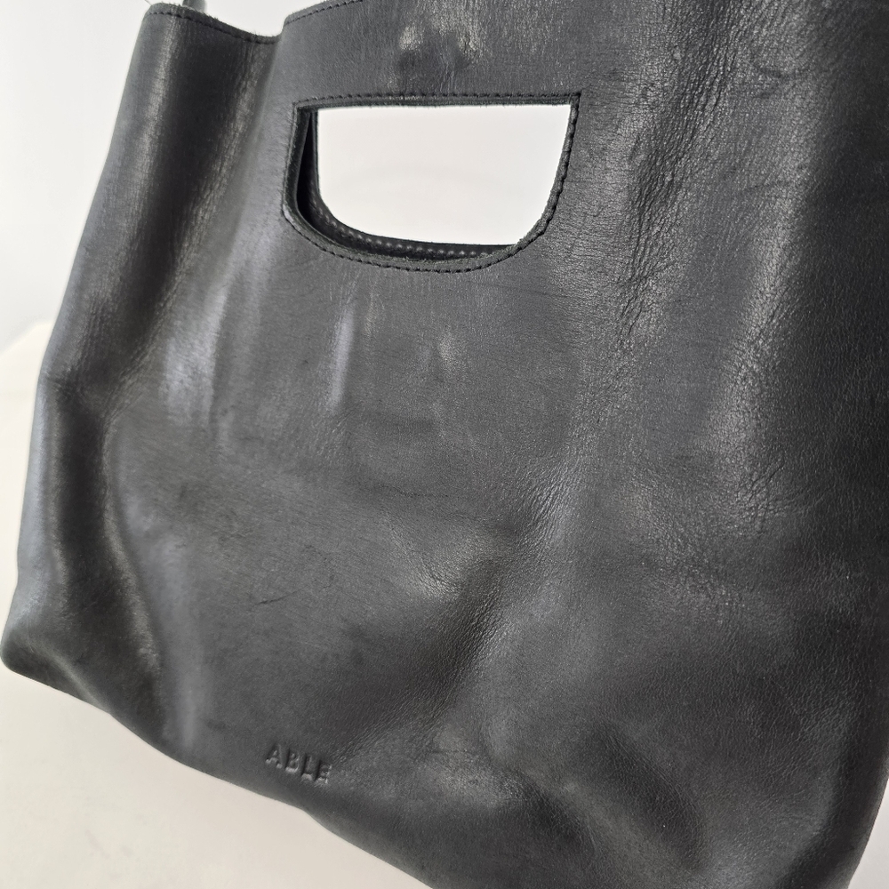 Able Black Shoulder Bag with Sophisticated Design - Picture 5 of 16